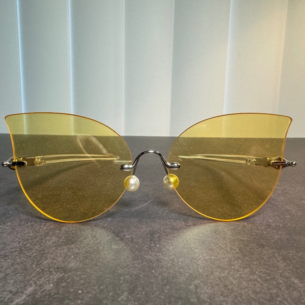 Butterfly / cateye shaped blue-light blockers